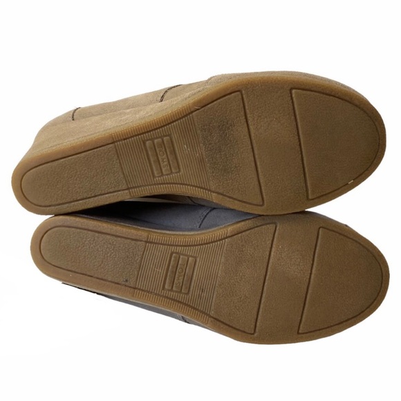 TOMS Taupe Suede Desert Wedge Booties, Size 7 - Picture 13 of 16